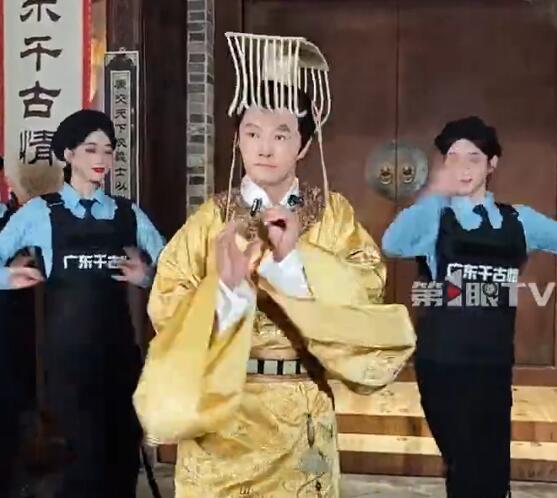 郑国霖回应成景区“顶流NPC”:工作机会变多了